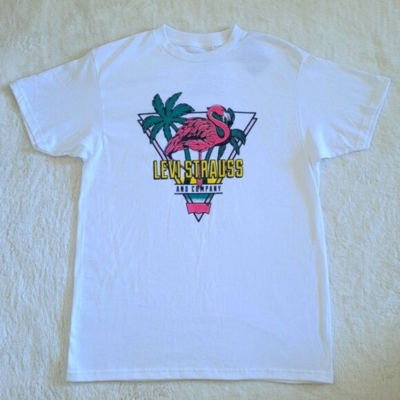 Levi's Other - Levi's Flamingo🦩 Graphic Tee👕 - NWT